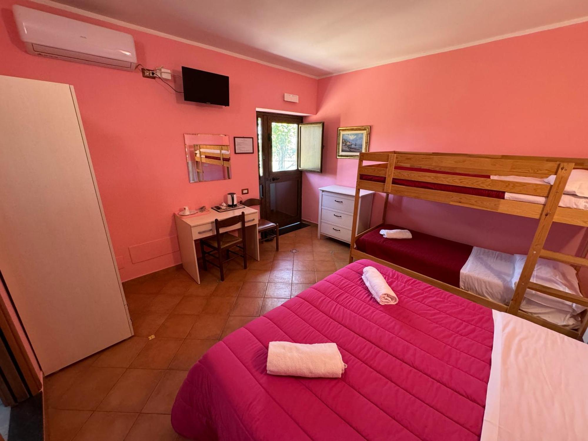 Agriturismo Piccolo Paradiso ปิอาโนดิซอร์เรนโต ภายนอก รูปภาพ